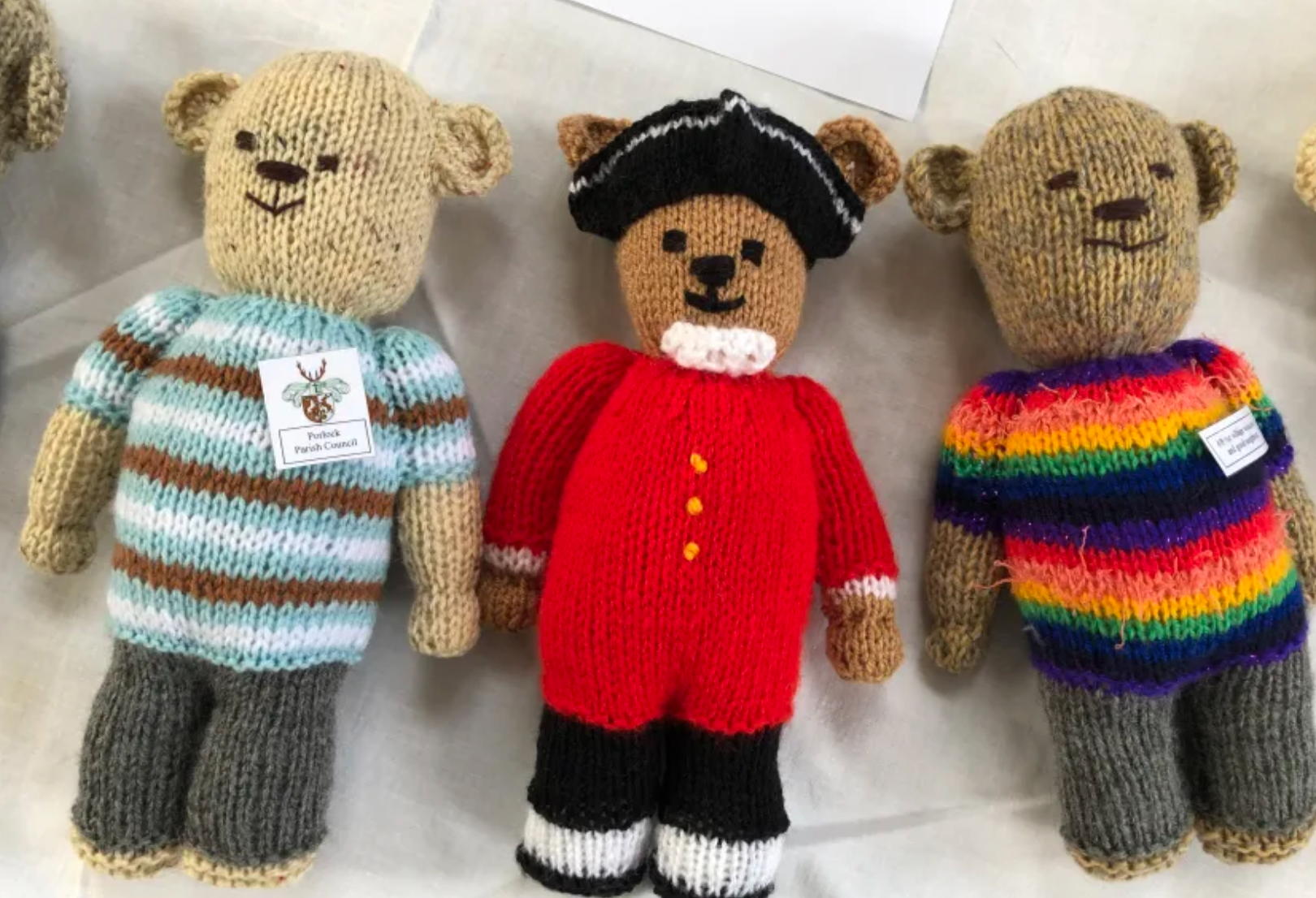 Mystery knitter creates 29 teddy bears