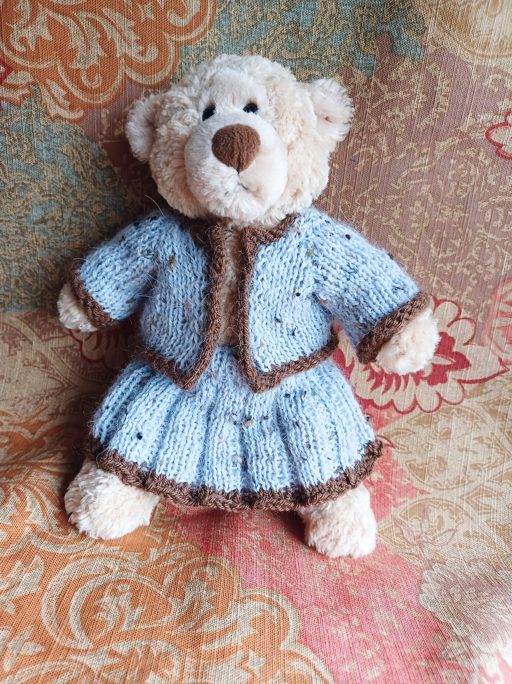 Knit a smart skirt suit